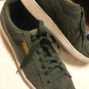Puma women’s Suede Classic Sneaker